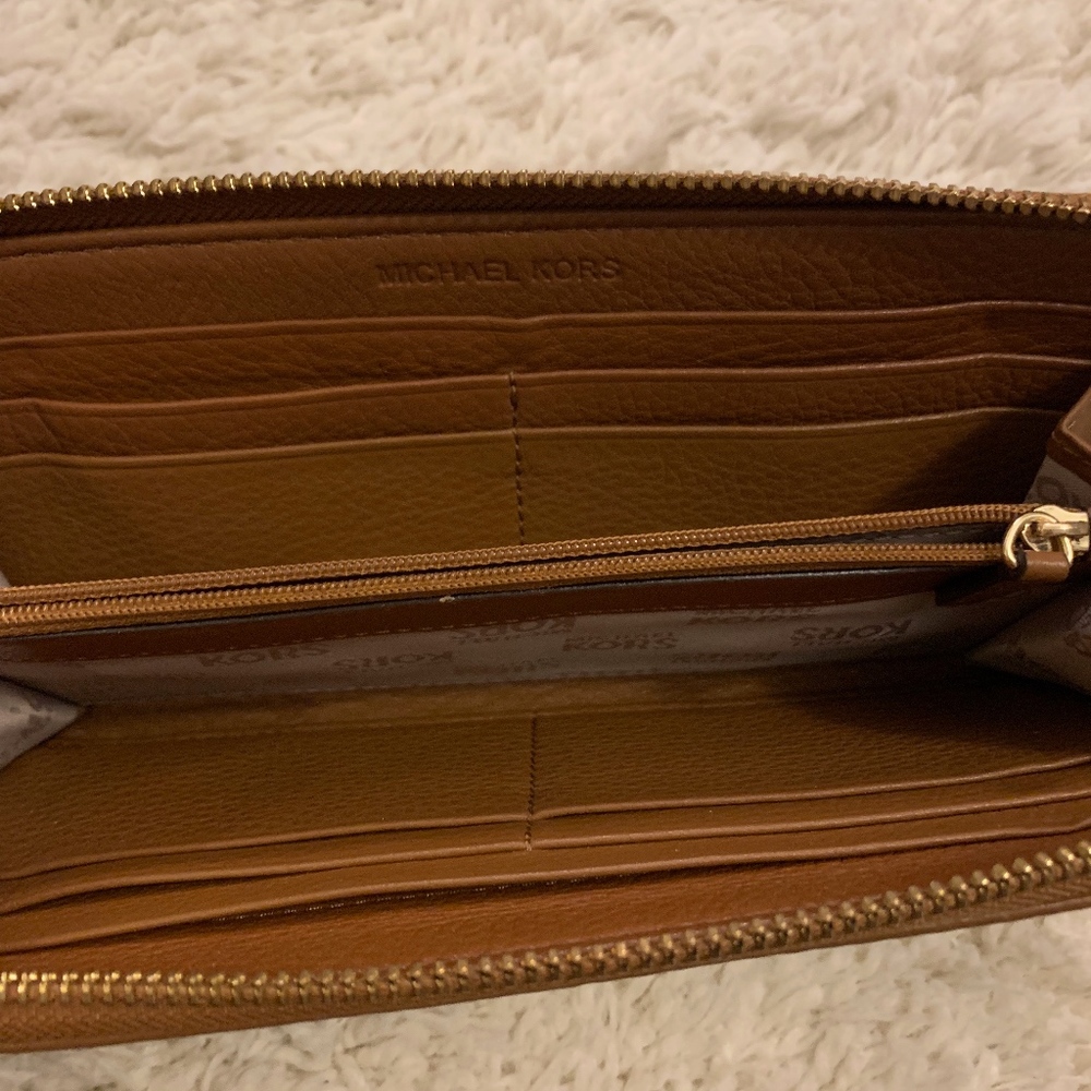 Michael Kors Wallet - Picture 5 of 5